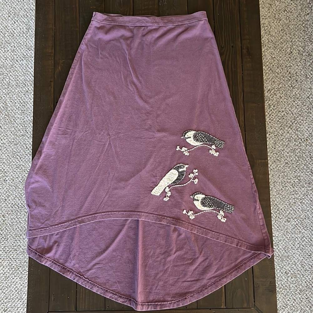 Appliquéd bird skirt by Synergy organic